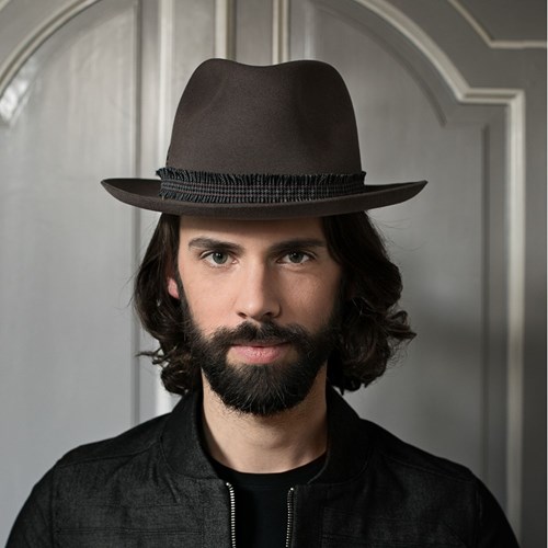 Chapeau sombre homme