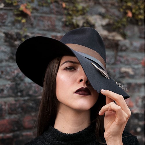 Chapeau noir en feutre femme