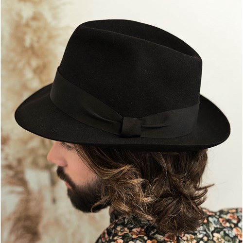 Chapeau noir élégant homme