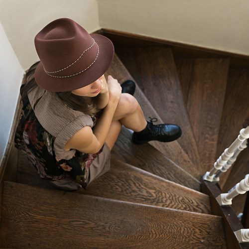 Chapeau stylisé en feutre femme